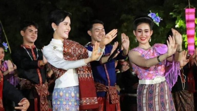 'เจ้าคุณพระสินีนาฏ' เยี่ยมชมพิพิธภัณฑ์สิรินธร ร่วมฟ้อนรำสุดอ่อนช้อย