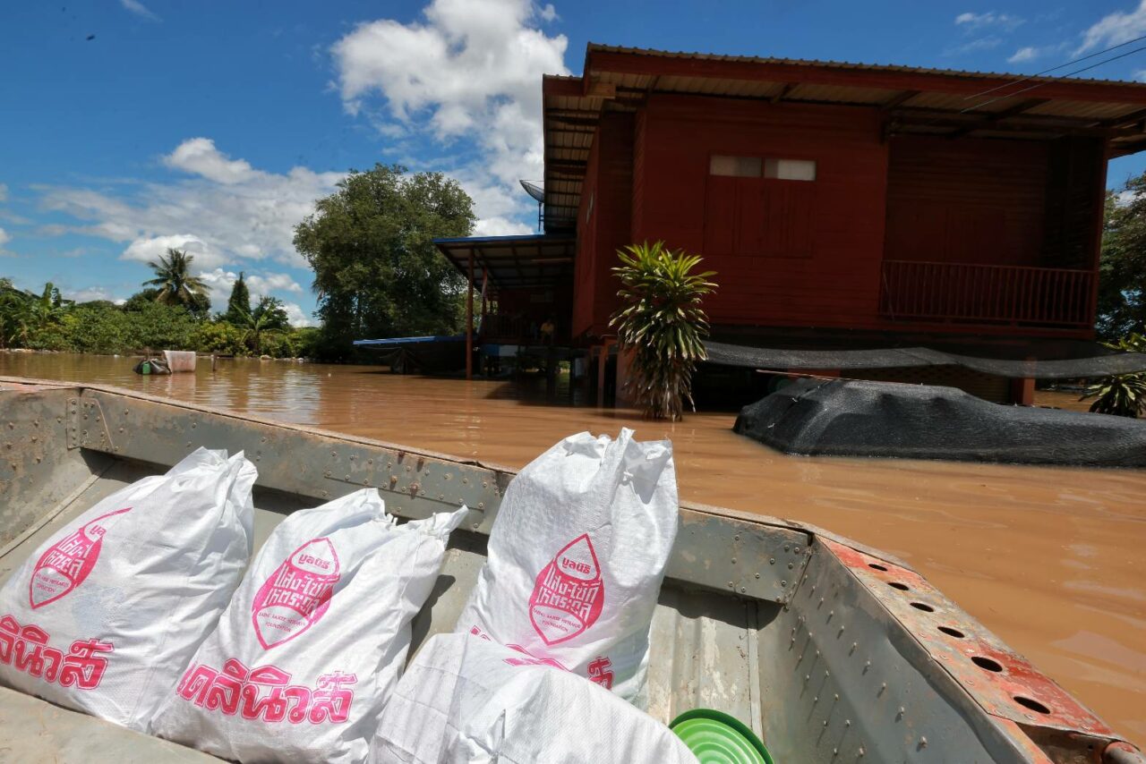 'เดลินิวส์' จับมือพันธมิตรช่วยเหลือ 'ชาวสุโขทัย' ผู้ประสบภัยน้ำท่วม | เดลินิวส์